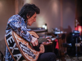 RONNIEWOOD2 resize
