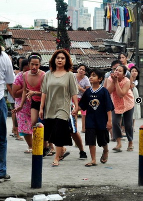 Žena v žumpe resize