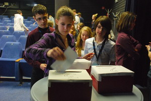 EFA YAA hlasovanie resize