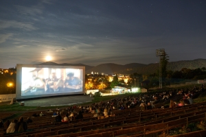 Letné kino na amfiteatri 2022 foto Ivan Golembiovský