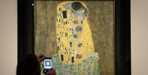 Exhibition on Screen Klimt The Kiss